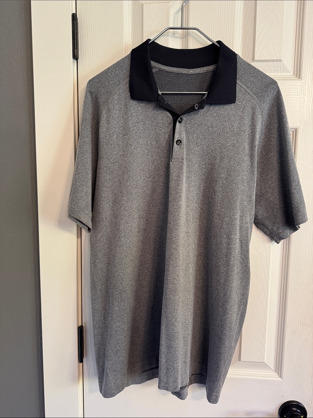 Lululemon Metal Tech Vent polo shirt in men’s size Large.